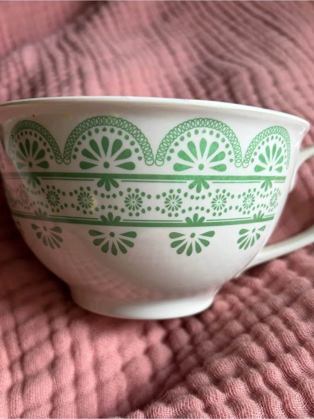 Pioneer Woman 2 cup measuring cup. Note small mark on handle. Hard plastic